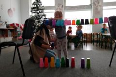 Co to jest kod? Zajęcia z kodowania na dywanie w grupie Misi (Turka, 2021)