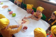 Dzień Pizzy w grupie Słoneczka (Koryznowej, 2022)