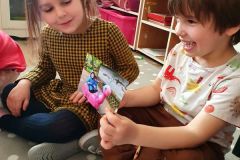 Dzień rodzeństwa w gr. Wiewiórki (Owocowa, 2022)