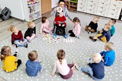 Jesienne kodowanie na dywanie w grupach "Misie" i "Króliczki" (Turka, 2021)