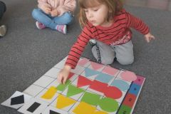 Kodowanie na dywanie w grupie "Misie" (Turka, 2021)