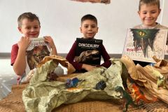 Opowieści o dinozaurach w grupie „Tygrysów” (Turka, 2021)