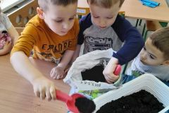 Prace ogrodnicze w grupie "Misie" (Turka, 2022)