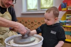 Warsztaty garncarskie w gr. Żabki (Owocowa, 2022)