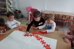 Zabawy puzzlami w grupie Żabki (Turka, 2022)