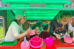 Zabawy w Dniu Dziecka na przedszkolnym placu zabaw (Turka, 2021)