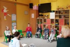 Zajęcia z edukacji kynologicznej - gr. Motylki (Koryznowej, 2020)