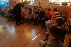 Zajęcia z edukacji kynologicznej w gr. Pszczółki (Owocowa, 2021)