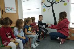 Zajęcia z edukacji kynologicznej w Grupie Żabek (Turka, 2020)