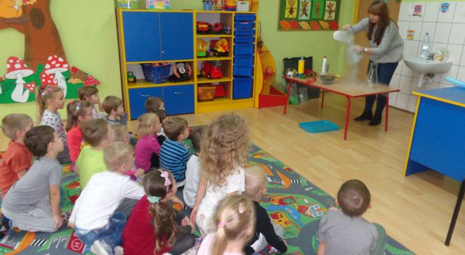 Zimno, zimno, coraz zimniej – pokazy chemiczne, UNIKIDS – grupy „Żabki” i „Tygrysy”