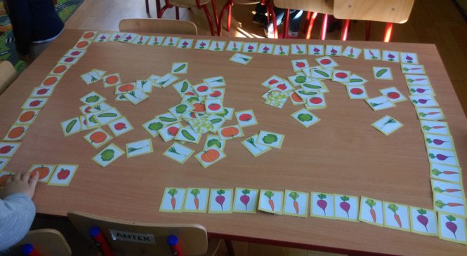 Zabawy matematyczne w grupie „Żabki”