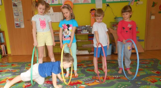 „Sport to zdrowie” – „Wesołe zabawy z kołem hula-hop”