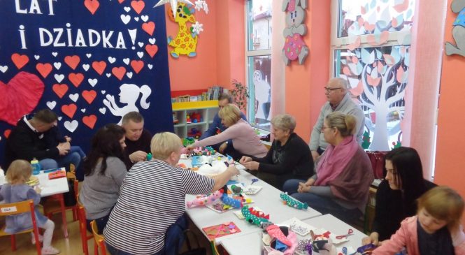 Warsztaty na Dzień Babci i Dziadka w grupie „Króliczki”