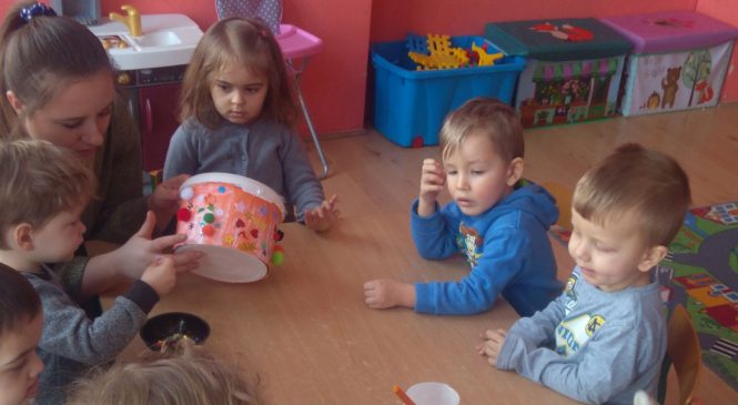 Kolorowy bębenek – grupy „Króliki” i „Misie”