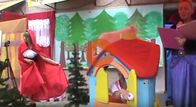 Czerwony Kapturek 2017 – przedstawienie w wykonaniu rodziców [VIDEO]
