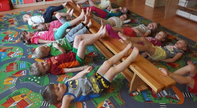 „Sport to zdrowie” – „Wesołe zabawy na ławeczce gimnastycznej”