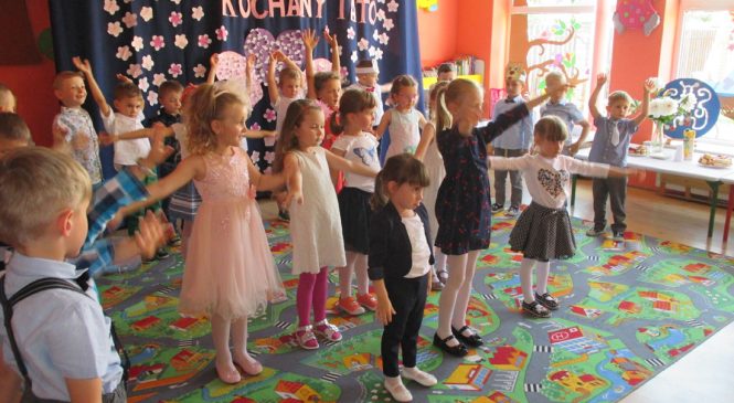 Dzień Mamy i Taty – grupy „Żabki” i „Tygrysy”