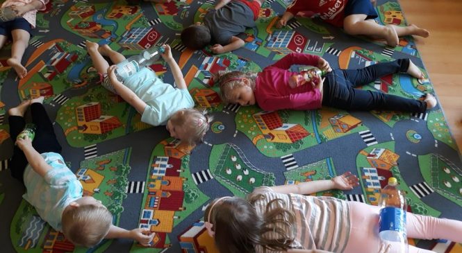 Sport to zdrowie – Wesołe zabawy z butelkami