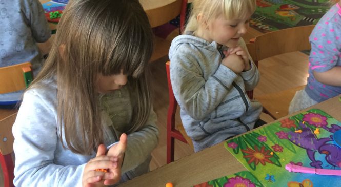 Zabawy ciastoliną – grupa „Misie”