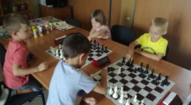 Turniej szachowy w Przedszkolu Krasnal