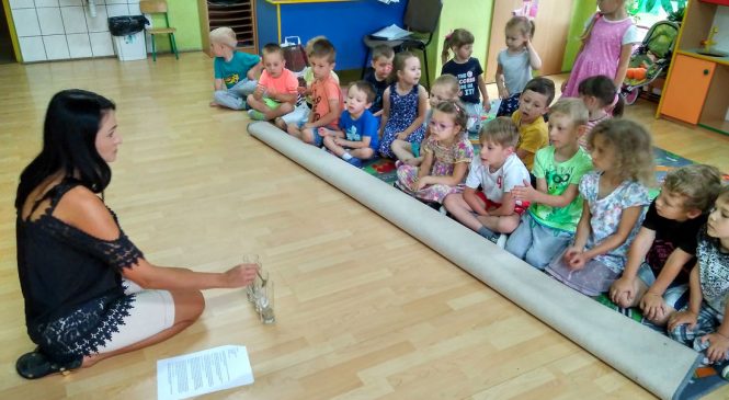 Kto z nas nie lubi zabaw piaskiem? A jeszcze jak dodamy wodę… wesoła zabawa jest gwarantowana.