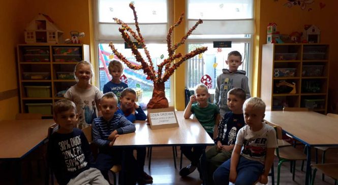 Jesienne drzewo – grupa Tygrysy