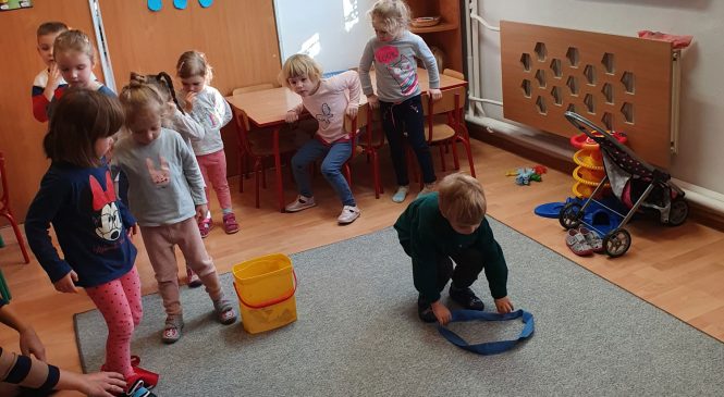 Sportowa rozgrywka w grupie Wiewiórki