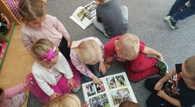 Nasz udział w akcji „Szkoła pamięta” – grupa „Żabki”