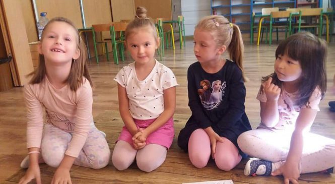 Zabawy w czytanie gr. Pszczółki