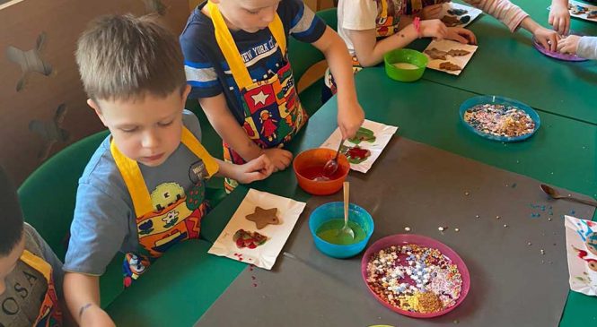 Dekorowanie pierniczków – gr. Słoneczka i Motylki