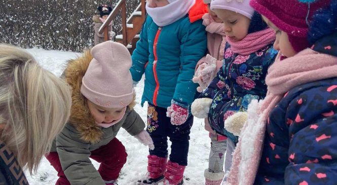 Zbudujemy dziś bałwana… Zabawy na śniegu – gr. „Słoneczka”