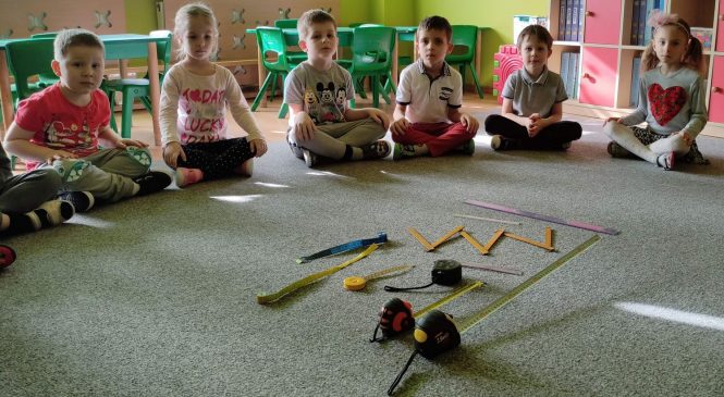 Rozwijamy umiejętność mierzenia długości – gr. „Motylki” 🦋