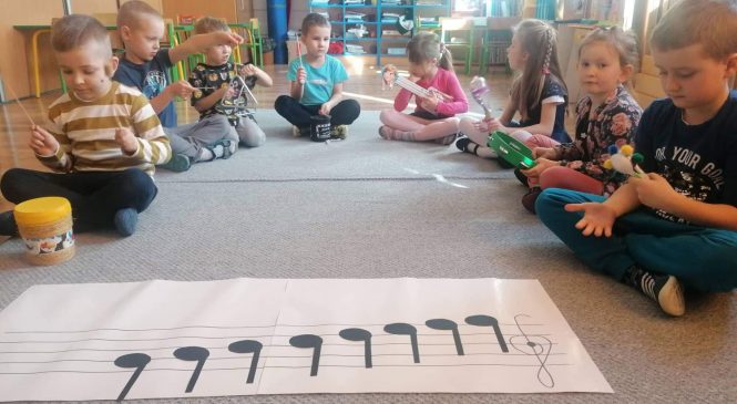 Muzyczny tydzień w gr. Pszczółki 🎼🎵🎶🎹🎺🎻