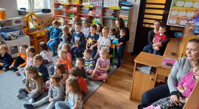 Teatr w przedszkolu „Bajka o Wielkanocy” 🎭🐰🐣🥚