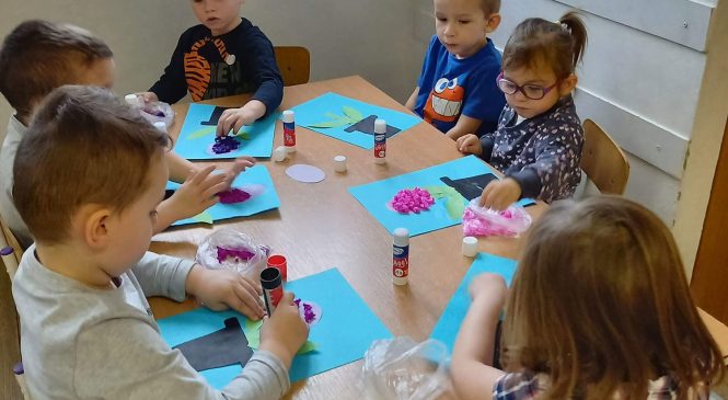 Praca plastyczna – Wiosenne kwiaty 🖌🎨🌺