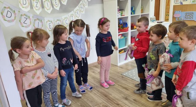 Dzień Dziewczynek w gr. Wiewiórki 👸👸👸