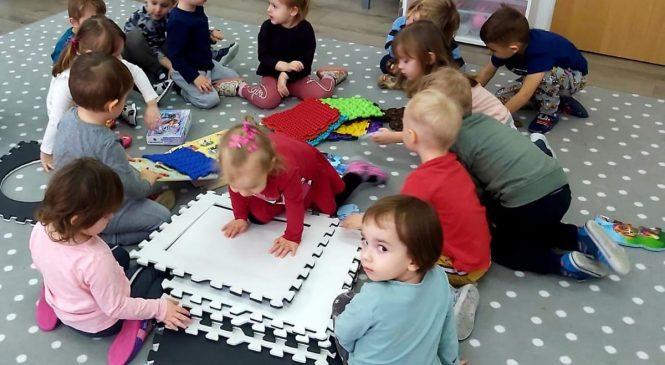 Międzynarodowy Dzień Puzzli w grupie „Misie” i „Króliczki”