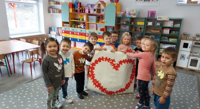 Zabawy puzzlami w grupie Żabki