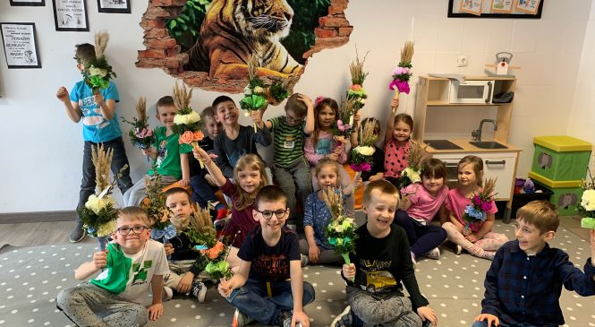 Wykonanie wielkanocnych palm w grupie „Tygrysy”🌿🌿🌿🌿🌿