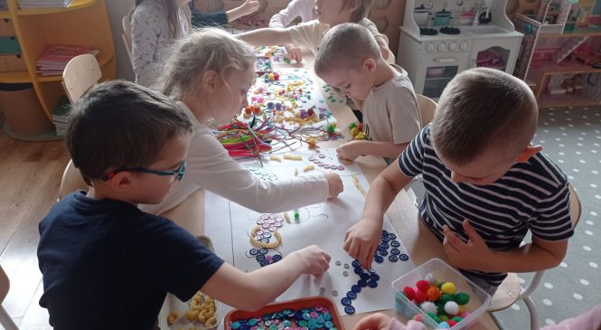 Zabawy rozwijające motorykę małą i współdziałanie w grupie Pszczółki 🐝🐝🐝