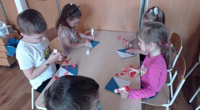 Dzieci  z gr. „Pszczółki” dla Rodziców