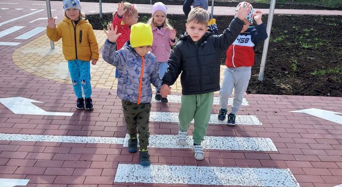 Żabki poznają zasady ruchu drogowego