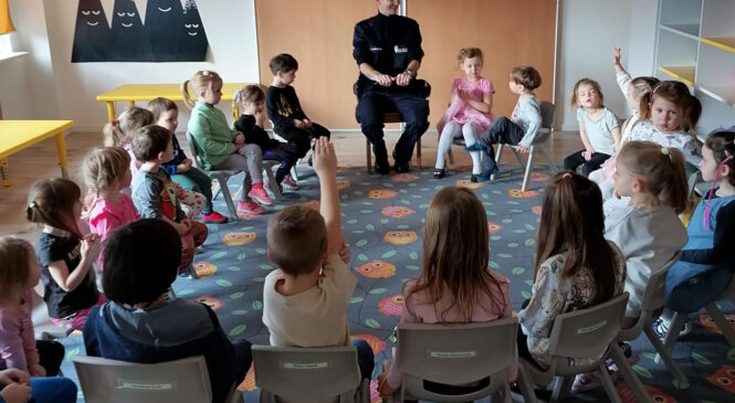 Policjant w przedszkolu